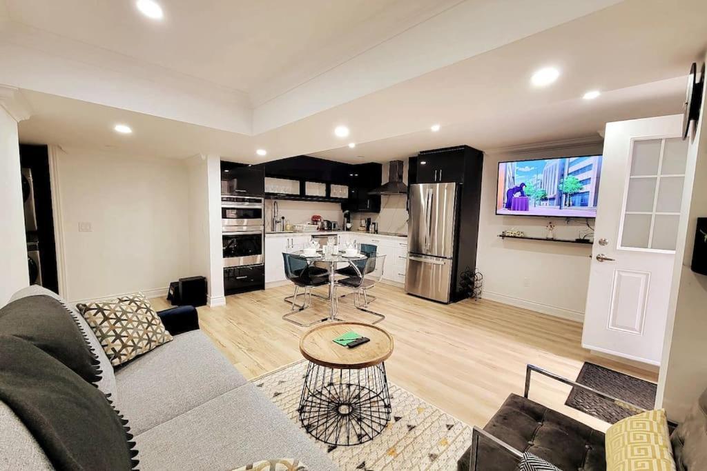 Modern Oasis In Richmond Hill, The Place For You! Apartment Exterior foto