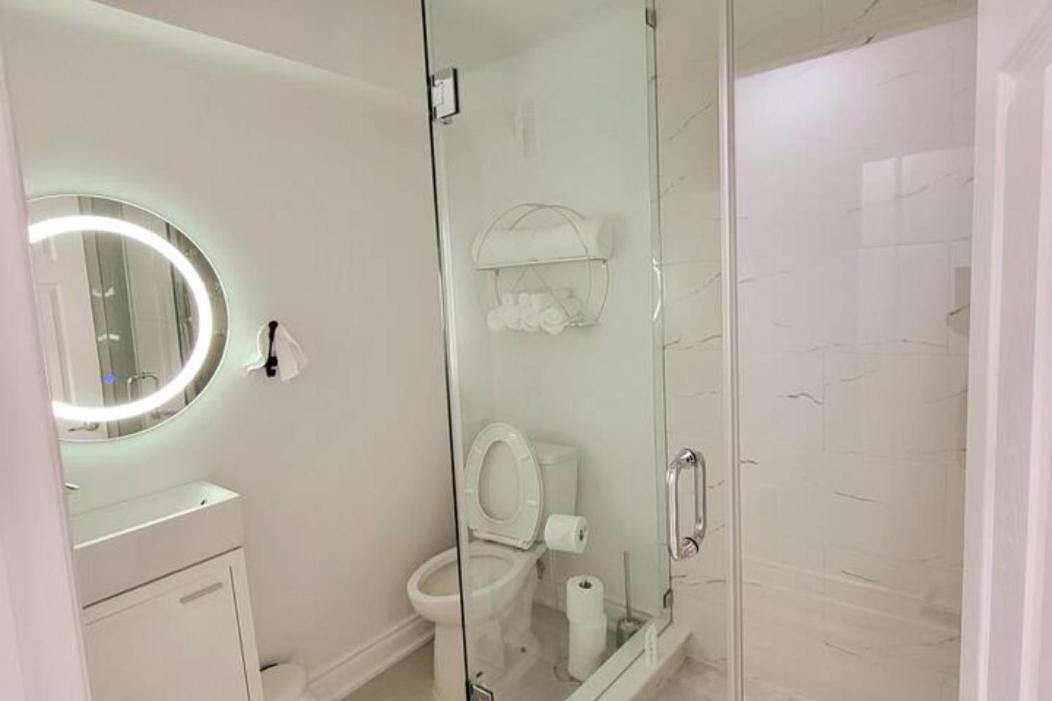 Modern Oasis In Richmond Hill, The Place For You! Apartment Exterior foto